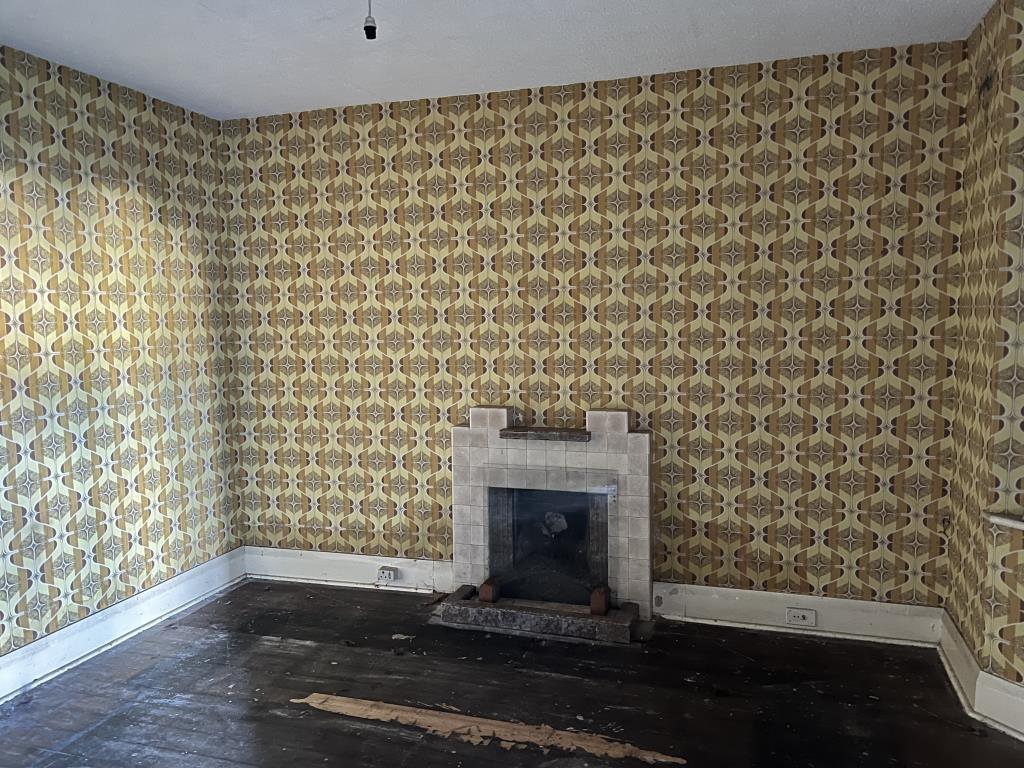 Lot: 71 - HOUSE FOR IMPROVEMENT - Wallpaper walls with wooden floorboards and fireplace